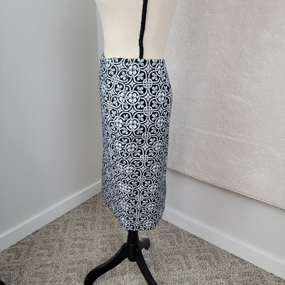Talbots NEW Women 16 Navy White Floral Geometric Midi Career Mod Pencil Skirt - Picture 10 of 14